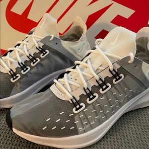 Nike EXP-X14 Running Shoe :: Grey/Silver/White :: Women’s Size 7